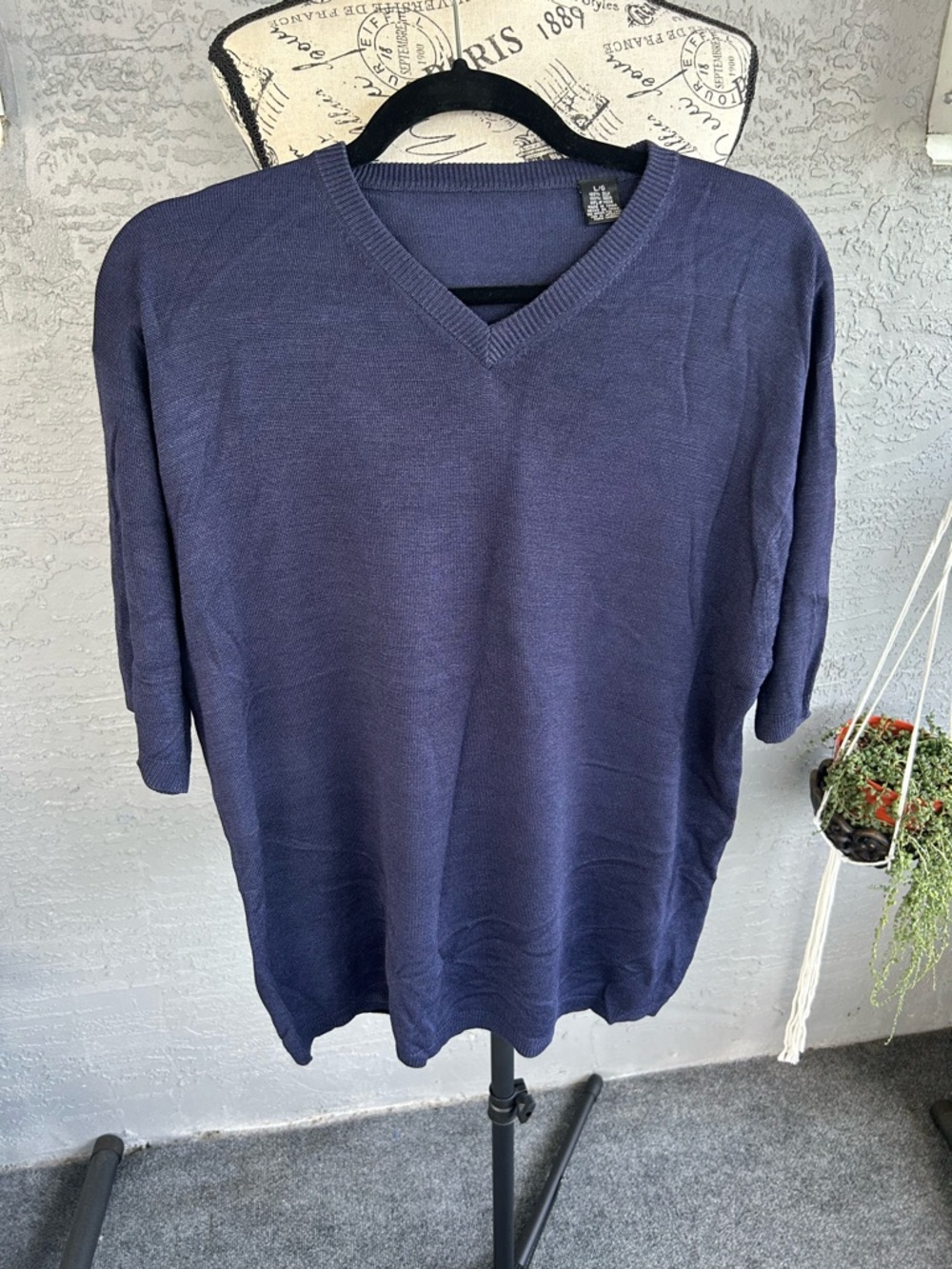 Resort Coastal vibes V-Neck Navy Short-Sleeve Knit 💯% silk pullover